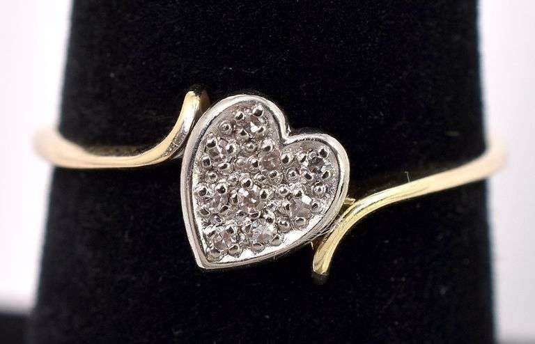 Lovely Diamond Heart Ring In Yellow Gold