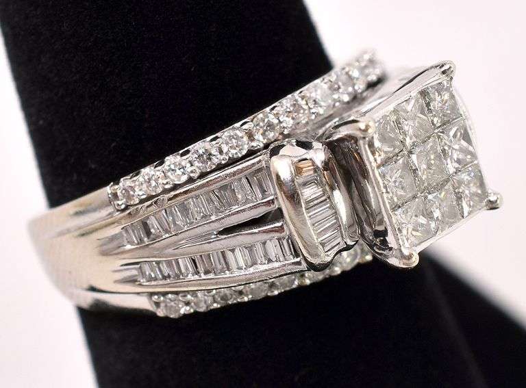 Incredible Diamond Ring in White Gold