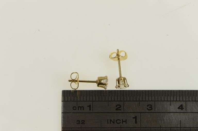 14K Yellow Gold Solitaire CZ Vintage Classic Round Stud Earrings