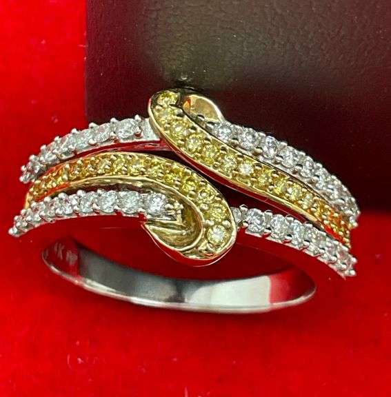 CERTIFIED BRAND NEW LADIES 14K WHITE AND YELLOW GOLD DIAMOND RING.
