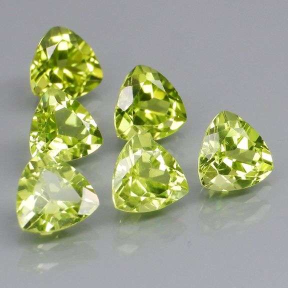 Fantastic 5.20ct 6x6mm trillion cut Peridot set