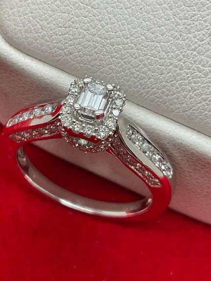 CERTIFIED BRAND NEW 14K WHITE GOLD AND DIAMOND RING