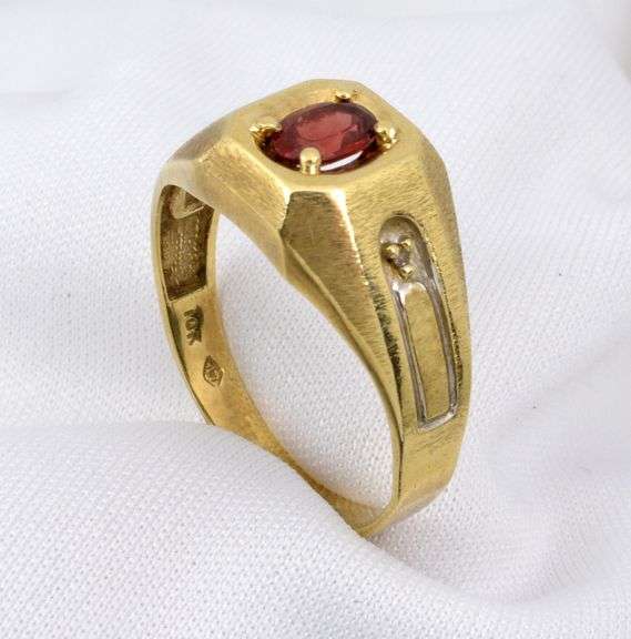Easy to Wear Unisex Garnet Ring