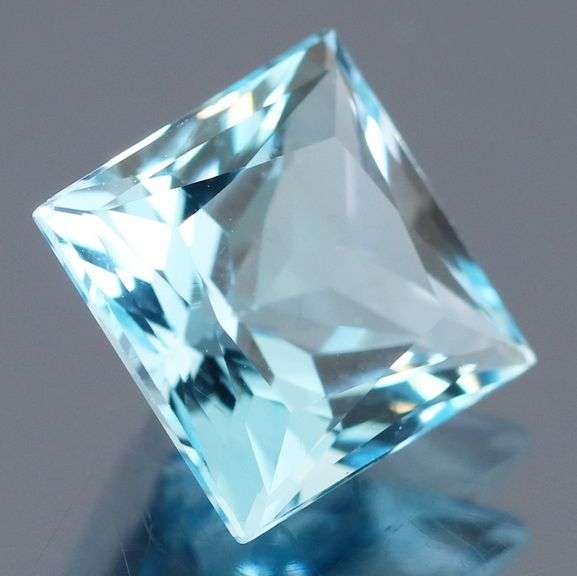 Beautiful super clean 4.44ct princess cut Topaz