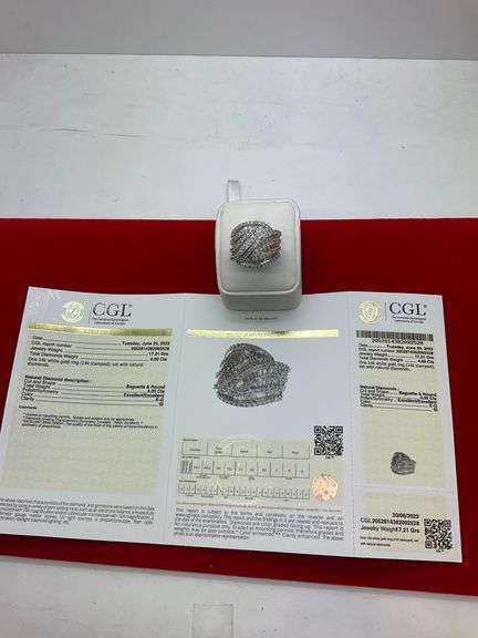 CERTIFIED BRAND NEW 14K WHITE GOLD AND DIAMOND RING. 4.00 CARATS