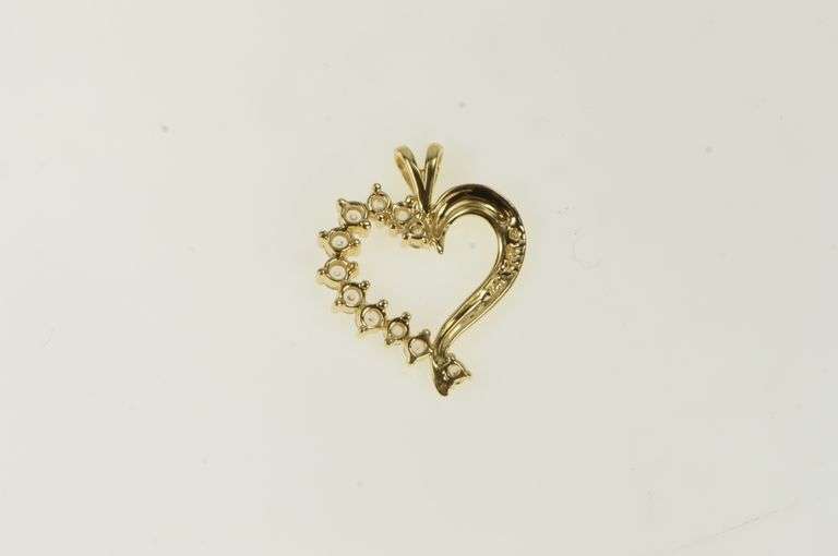 14K Yellow Gold Classic CZ Heart Love Symbol Vintage Pendant