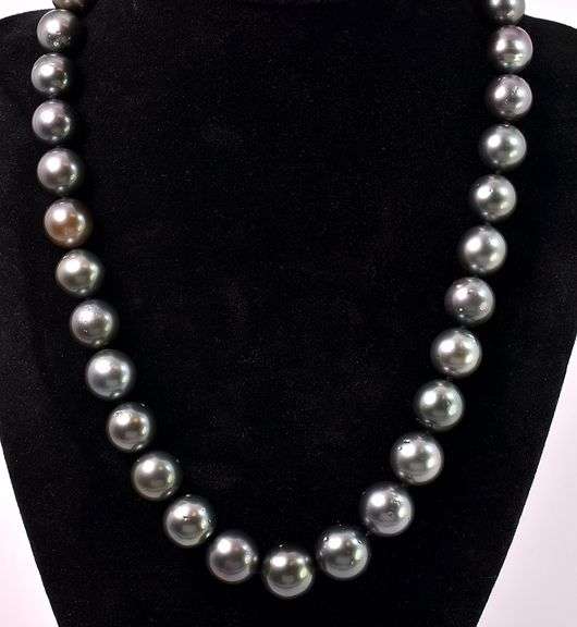 Majestic Tahitian Pearl Necklace with White Gold