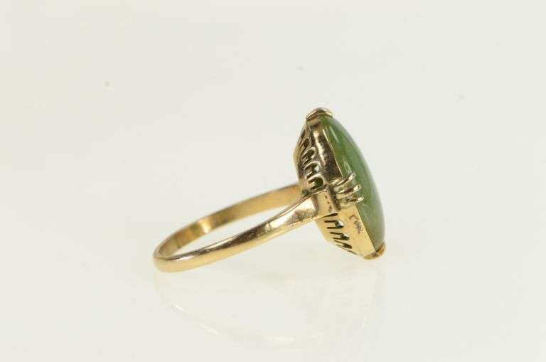 14K Yellow Gold Victorian Oval Nephrite Cabochon Vintage Ring