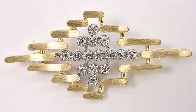 Enchanting Diamond Pin and Pendant In 14K Yellow Gold