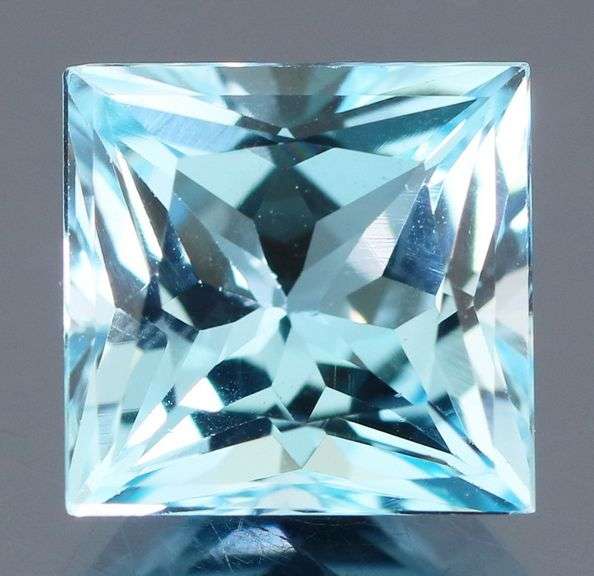 Beautiful super clean 4.44ct princess cut Topaz