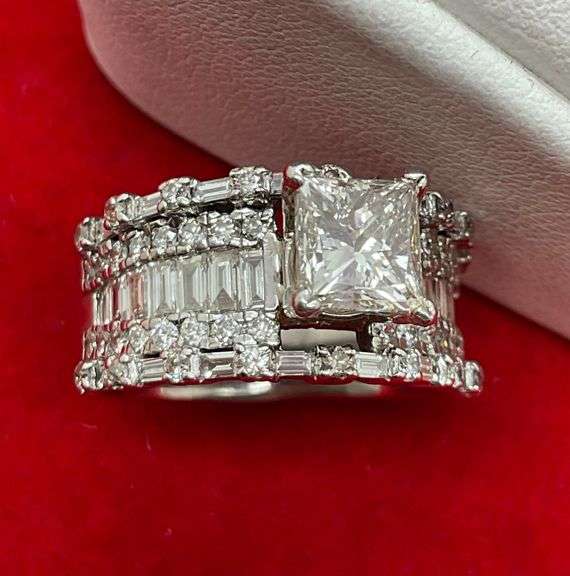 CERTIFIED 14KWHITE GOLD AND DIAMOND ENGAGEMENT RING. 3.00 CARATS ALL NATURAL DIAMONDS