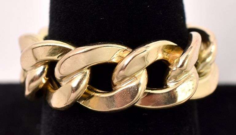 Stunning Curb Link Chain Ring In Yellow Gold