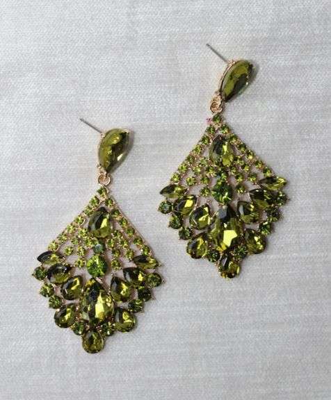 A Very Sexy  Fashion  Design Earrings