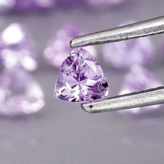 Heavy flashing 4.88ct trillion cut Tanzanite set