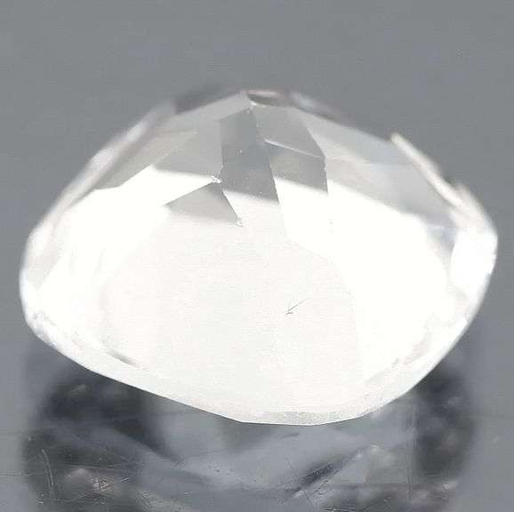 Striking 6.48ct diamond white Topaz