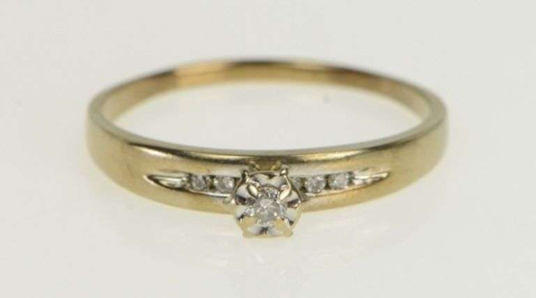 10K Yellow Gold Retro Ornate Diamond Classic Promise Ring