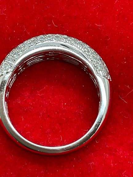 CERTIFIED 14K WHITE GOLD AND DIAMOND BAND / RING