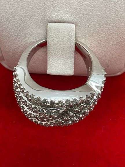 CERTIFIED BRAND NEW 14K WHITE GOLD AND DIAMOND RING. 4.00 CARATS