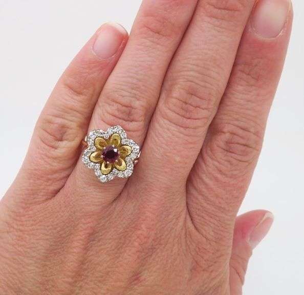 18k Diamond & Ruby Flower Ring