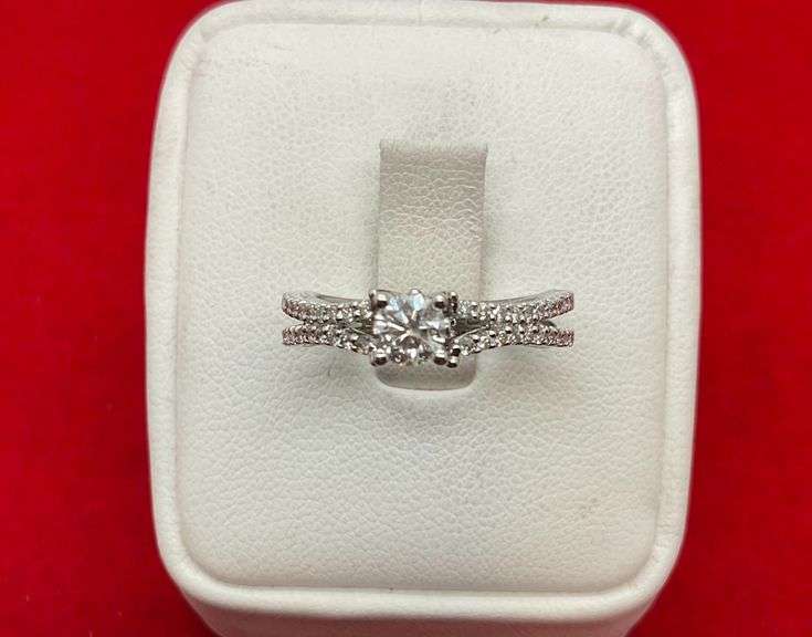 CERTIFIED BRAND NEW 14K WHITE GOLD AND DIAMOND RING