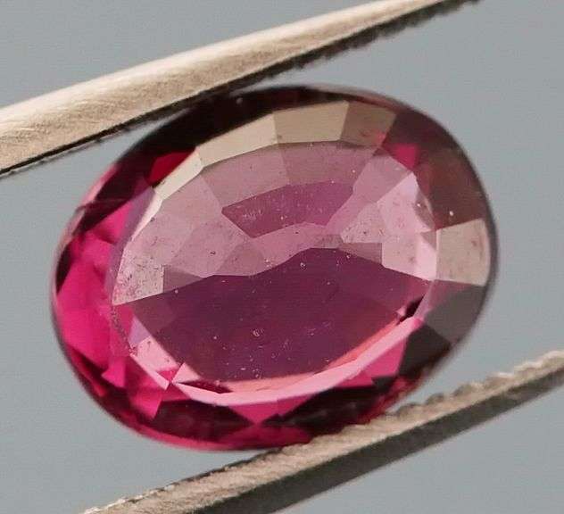 Glittering 1.38ct untreated top violet pink Rhodolite Garnet
