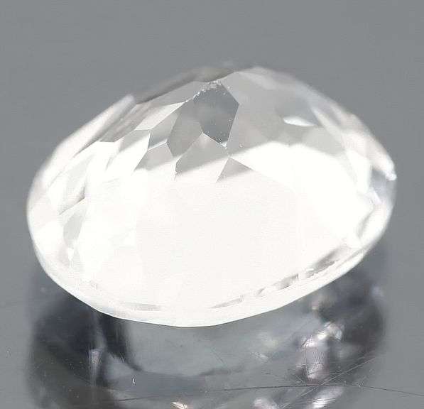 Beautiful 5.98ct diamond white Topaz
