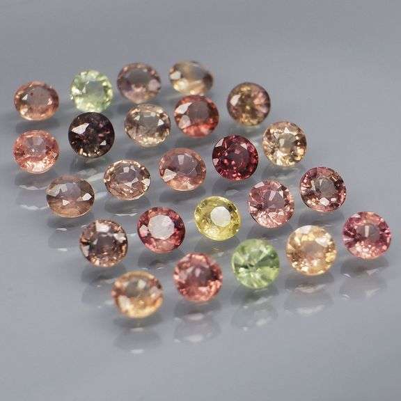 Fantastic 4.93ct round cut Sapphire set