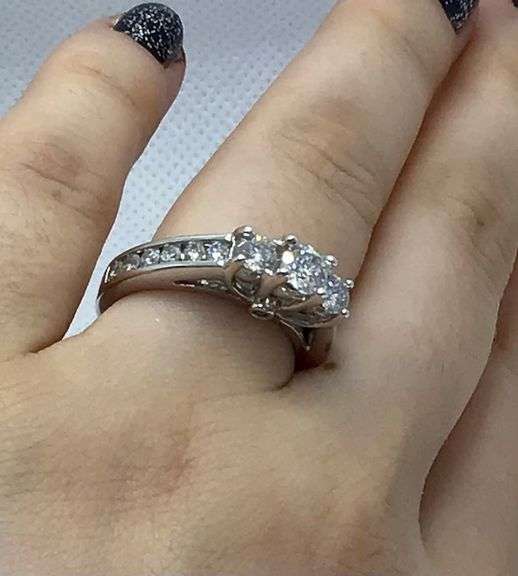 GORGEOUS AND ELEGANT 14K WHITE GOLD 3 STONE DIAMOND ENGAGEMENT RING
