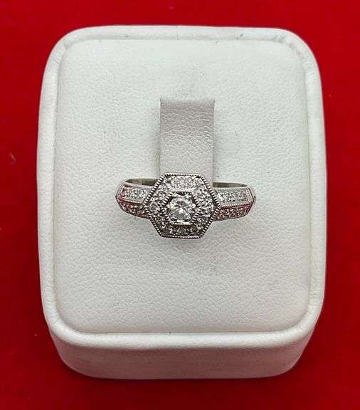 18K WHITE GOLD AND DIAMOND LADIES RING