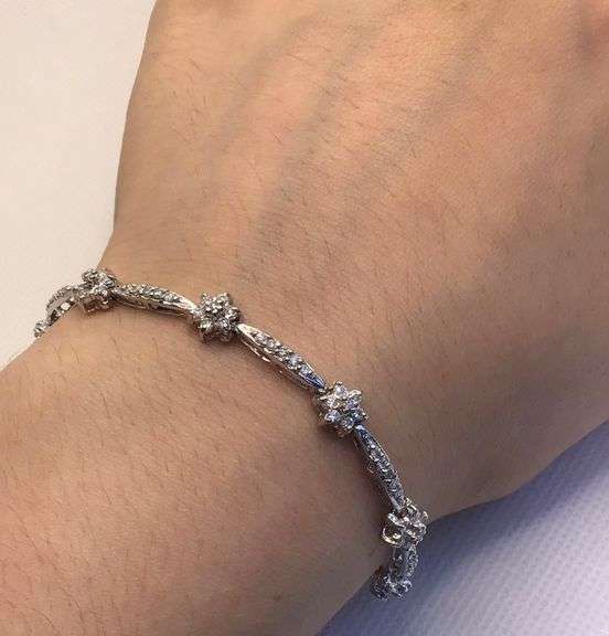 FLAWLESS AND STYLISH 14K WHITE GOLD FLORAL DIAMOND BRACELET