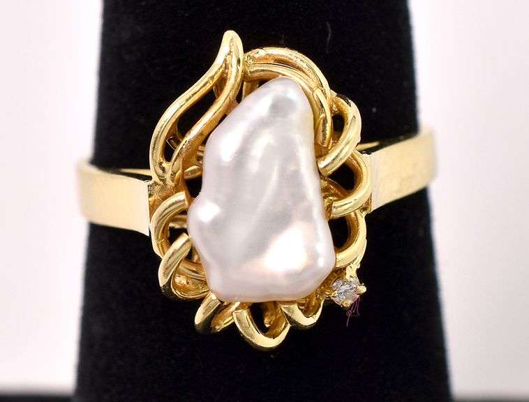 Elegant Freshwater Pearl And Diamond Ring In Yellow Gold