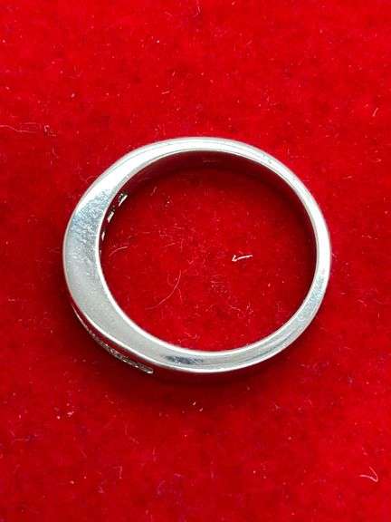 CERTIFIED 14K WHITE GOLD AND DIAMOND BAND.