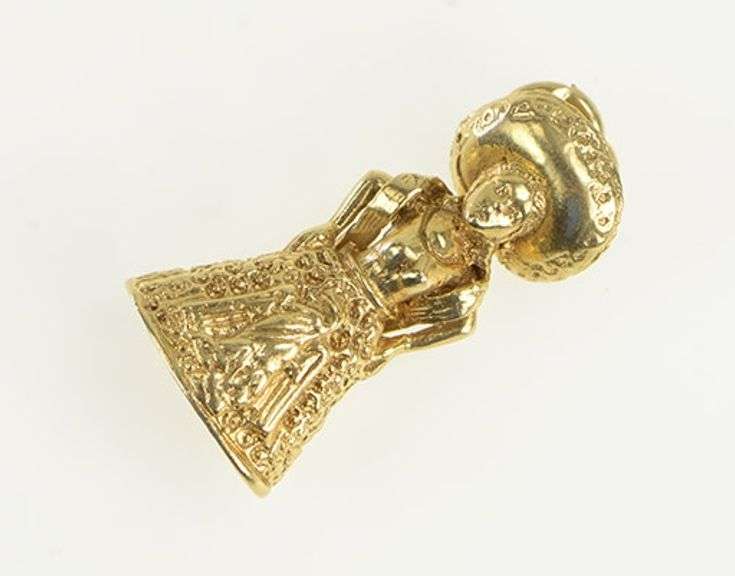 14K Yellow Gold 3D Traditional Mexican Dress Lady Sombrero Pendant