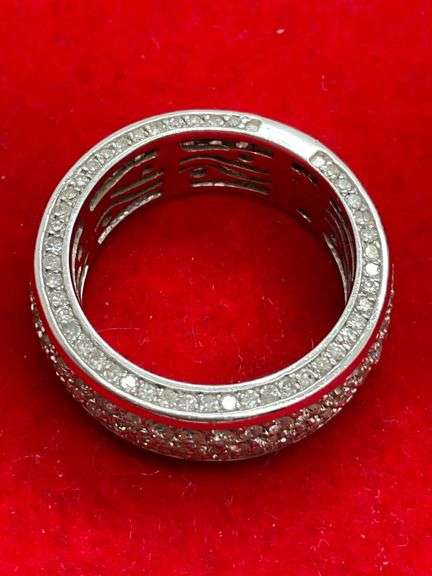 CERTIFIED 14K WHITE GOLD AND DIAMOND RING. 3.15 CARAT DIAMONDS