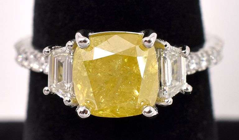 Lovely GIA Certified Approx. 3.02CTS Fancy Yellow Diamond Ring in Platinum