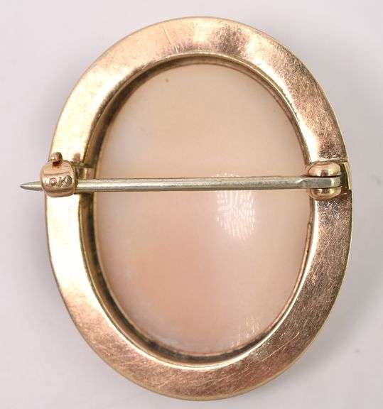 Vintage Cameo Pin in Yellow Gold