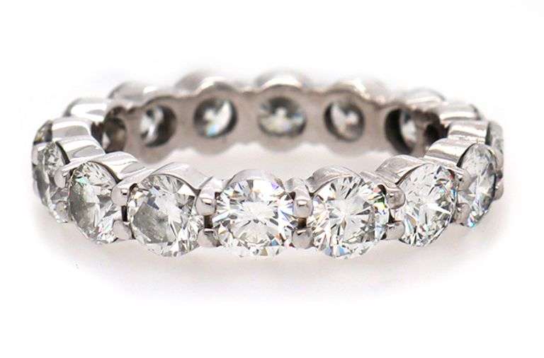 4.00ctw Round Diamond Eternity Wedding Band Ring in Platinum