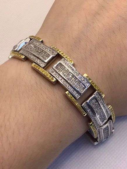 STRIKING 14K TWO TONE MEN’S WHITE AND YELLOW DIAMOND BRACELET