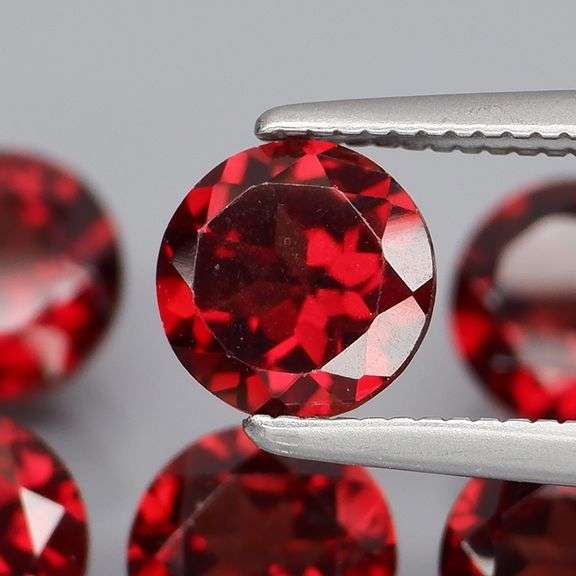 Set of 6 top red VS Garnets weighing 6.28 carats