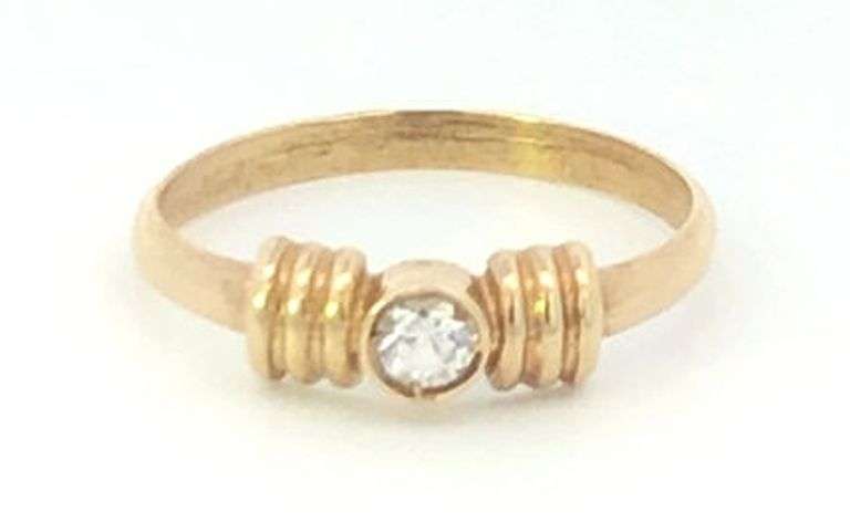 10K Yellow Gold Round CZ Solitaire Vintage Simple Classic Ring