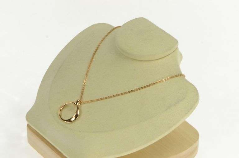 18K Yellow Gold Omega Designer Circle Pendant Chain Necklace