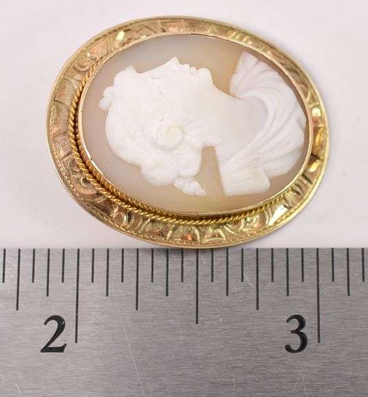 Vintage Cameo Pin in Yellow Gold