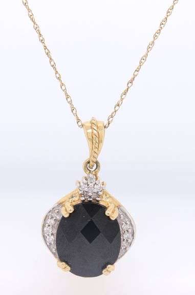 10KT Yellow Gold Oval Garnet Pendant With Chain