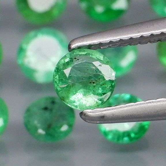 Vivid! Top green 2.51ct Colombian Emerald set