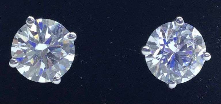LUXURIOUS AND ELEGANT 14K WHITE GOLD LAB GROWN DIAMOND STUD EARRINGS