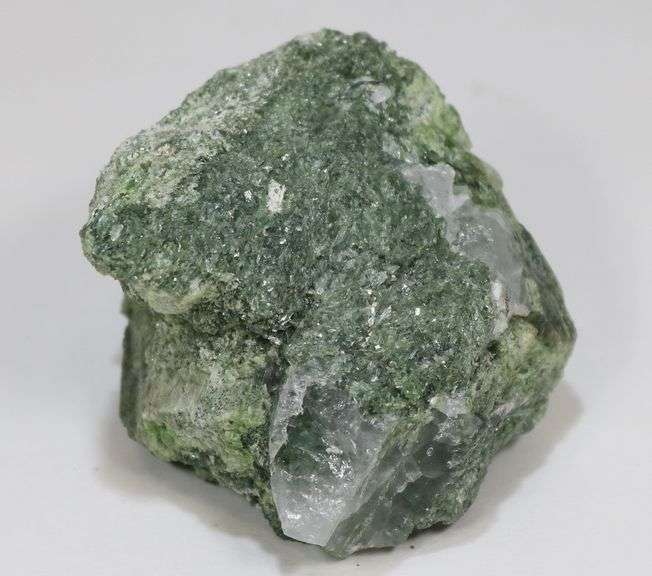 Gorgeous color! 885ct rough Diopside
