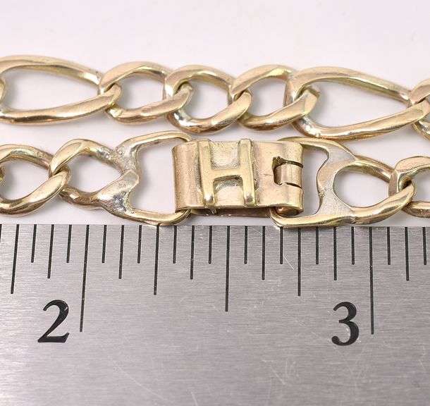 Handsome Figaro Chain Bracelet In Yellow Gold