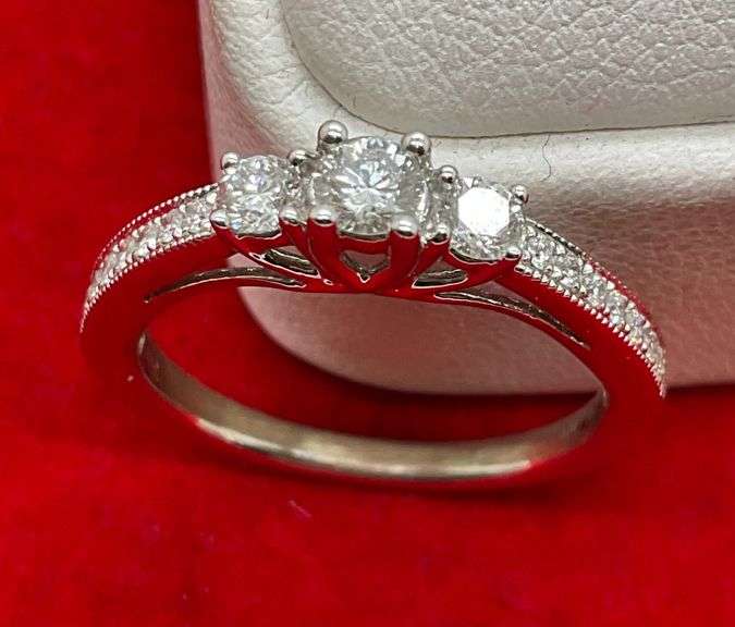 CERTIFIED 14K WHITE GOLD AND DIAMOND RING