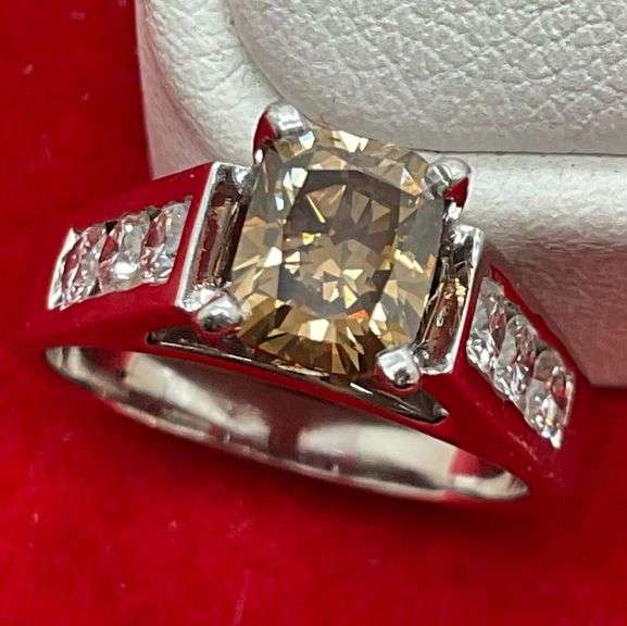 CERTIFIED BRAND NEW 18K WHITE GOLD AND DIAMOND ENGAGEMENT RING