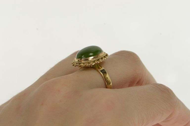 18K Yellow Gold 1960's Nephrite Cabochon Twist Trim Cocktail Ring